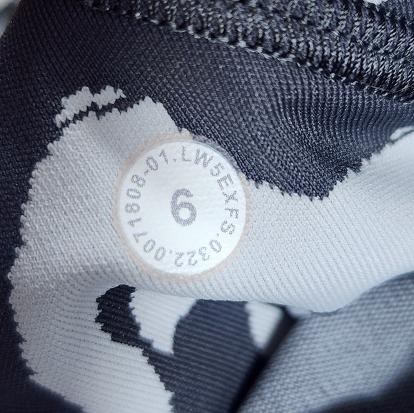 Lululemon Swift Speed High-Rise Tight 28" Size 6 - Picture 14 of 14